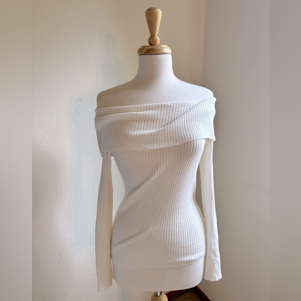 Jennifer Lopez off the shoulder sweater